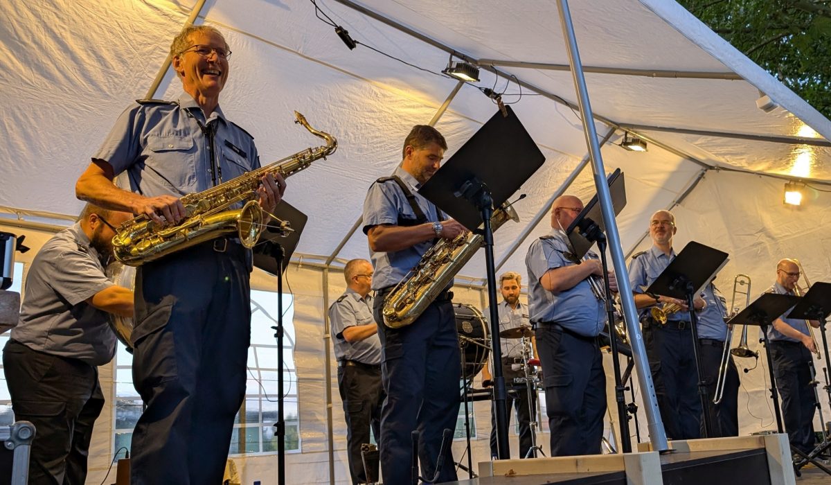 Men in Blue 289