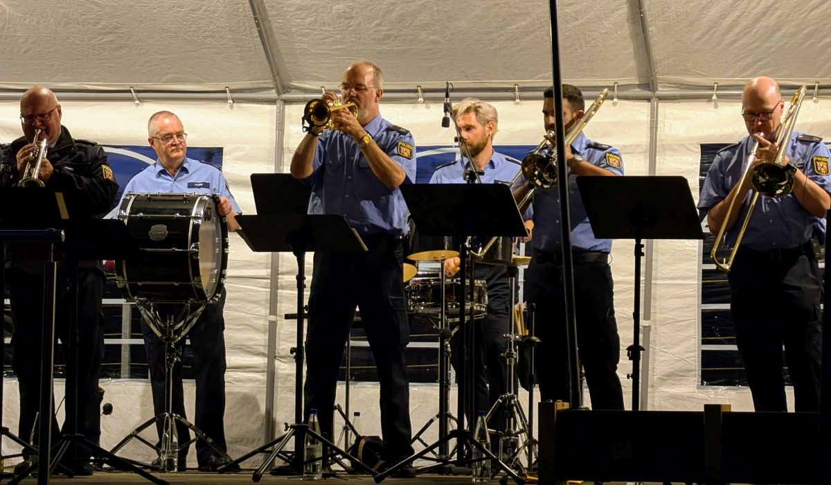 Men in Blue 302